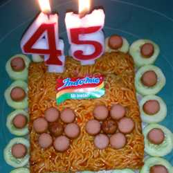 Tart ultah Indomie bakso