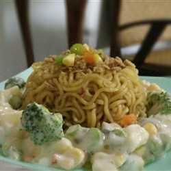 Indomie Goreng Siram Salad Sayur dan Buah