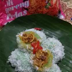 Klepon Isi Ayam Indomie Goreng Pedas Tabur Kelapa