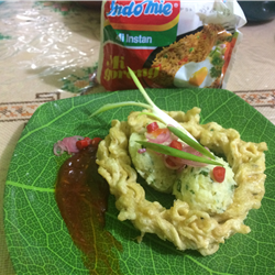 Indomie ring with mashed potato