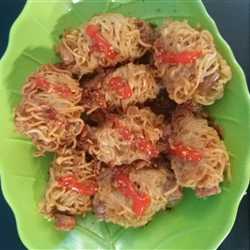 Indomie goreng gulung sosis