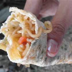 Indomie gulung telor