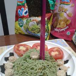 Mie GTH  ( Green Tasty Homemade Noodles = Mie Hijau Enak ala Rumah )