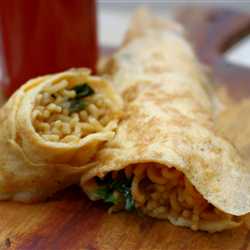 mie goreng isi kangkung selimut telur bebek dadar..