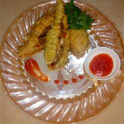 Paha mie goreng  isi ayam jamur