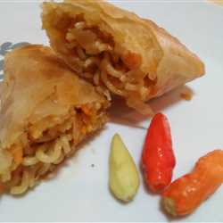 Lumireng (Lumpia Mie Goreng)