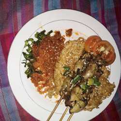 Sate cumi isi indomie sambel wijen