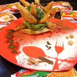 mami pasrah (makan mie kelapa rasa rempah)