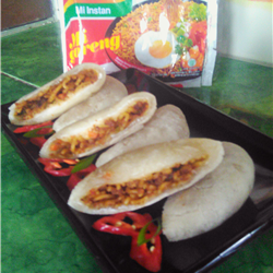 Cireng isi indomie bumbu pecel