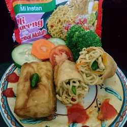 Lumpia goreng isi INDOMIE enyaak