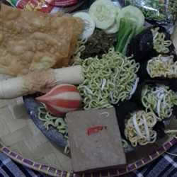 Pecel mie goreng oden