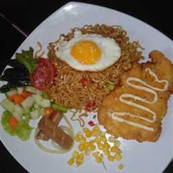 indomie goreng with ayam katsu