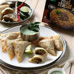 Mini Samosa Indomie dengan Saus Raita