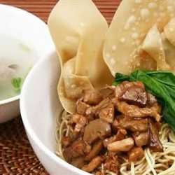 indomie ayam spesial di ubah jadi mie ayam pangsit