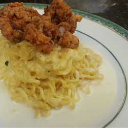 Alfredo Noodle with Hot Crispy Chicken 
