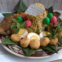 tumpeng ulang tahun mie kari ayam