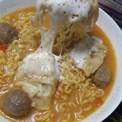 Indomie Bakso toping Mozarella