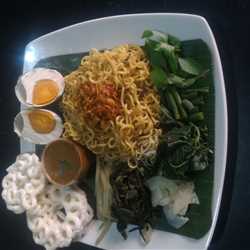 Mie Goreng PeLor Asin ( Mie Goreng Pecel Telor Asin)