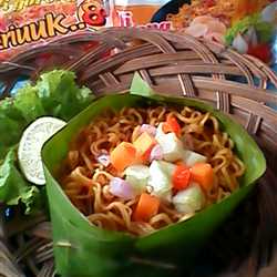 Mie Acar Bungkus Daun