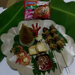 Mie tumpeng nasi pentol bakar