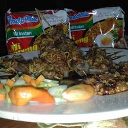 Mie sate kikil saus kacang ulala
