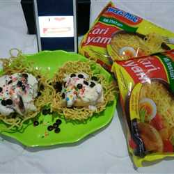 Vanilla Ice cream with noodles cup