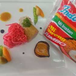 crispy indomie with chicken roled