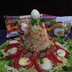 Indomie goreng tumpeng