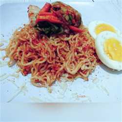 Indomie Goreng Pedas Keju dengan Kimchi Gochujang