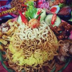 Mini Tumpeng Nasi kuning lapis Indomie 3 rasa