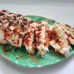 Bolu gulung isi mie goreng coklat keju 