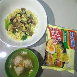Indomie spicy chicken with shrimp balls