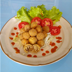 Bola2 indomie in salad sauce