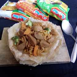 mie goreng piring lumpia