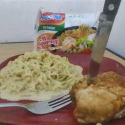 Indomie Cheese Sauce with Fried Chicken Fillet