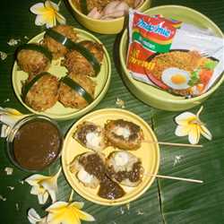 Bola-Bola Rujak Cingur Indomie Goreng