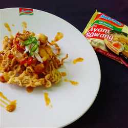 Indomie kriuk siram udang pedas manis