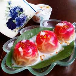 Puding Mie with Garlic Cheese Sauce