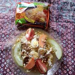 Mie kuah kacang pedas