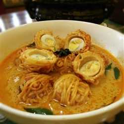 Bola bola mie kuah kare