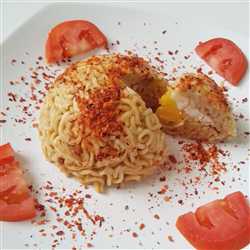 Cake Indomie Goreng & Telur Setengah Matang