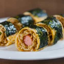 Indomie Sushi Roll