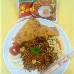 Indomie garing kebab with telur crispy