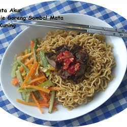 SAMANTA AKUR - Mie Goreng sambal mata + Acar Kuning