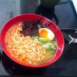 SHIO RAMEN DENGAN INDOMIE KALDU AYAM