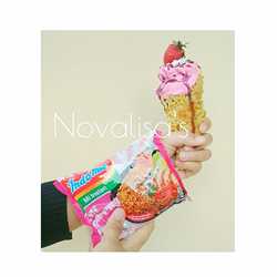 Strawberry Ice Cream with Crispy Noodle Cone