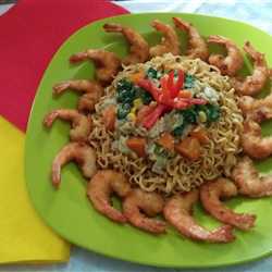 indomie goreng orak-arik sayuran with udang berselimut