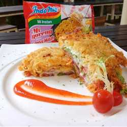 Mie sandwich sapi saus keju