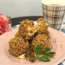 Bitterballen Indomie dengan keju dobel