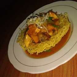 Tamie goreng kuah kari ayam